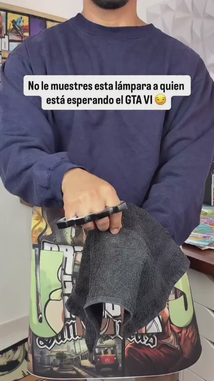 Video: lámpara LED de billetes en un escritorio