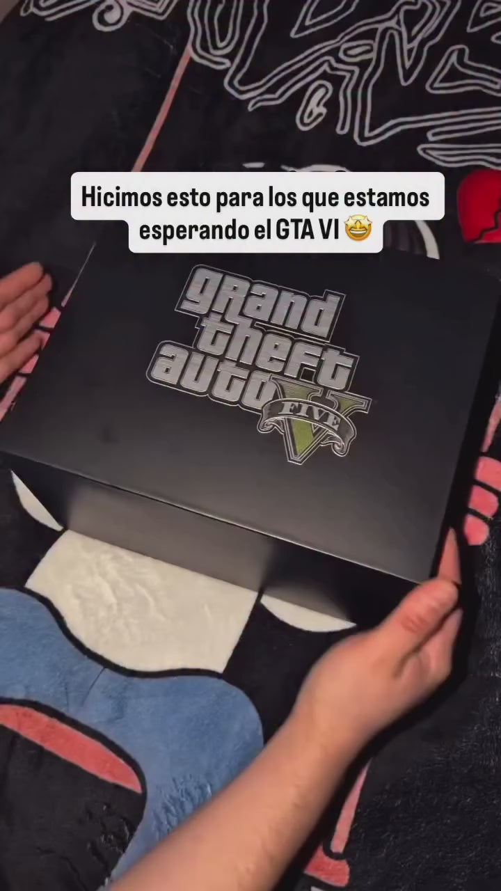 Video: base y pila de billetes levitando con luz LED